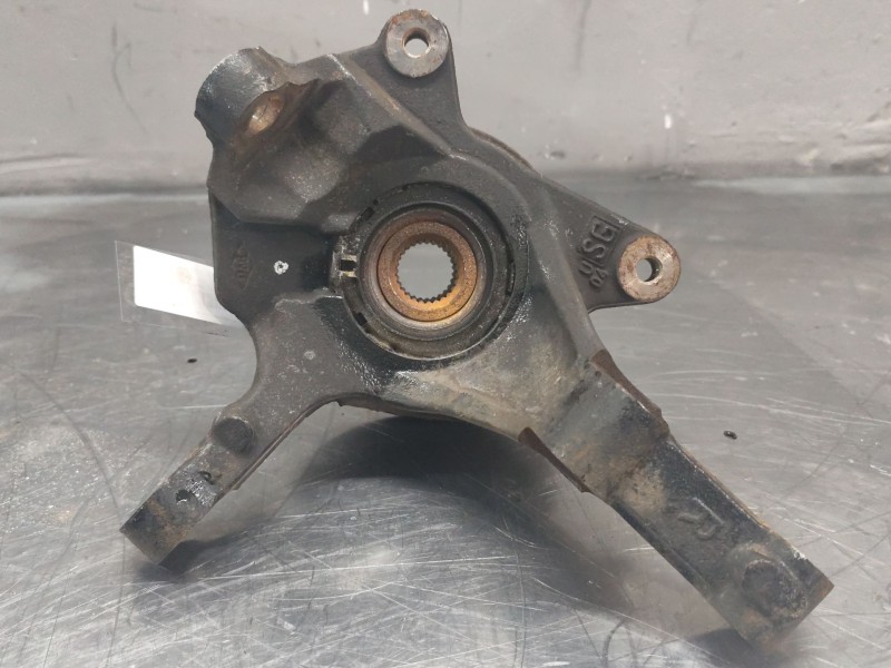 Recambio de mangueta delantera derecha para renault trafic combi (ab 4.01) referencia OEM IAM   