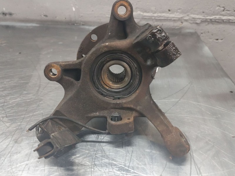 Recambio de mangueta delantera izquierda para renault master ii phase 2 bus 2.5 diesel referencia OEM IAM   