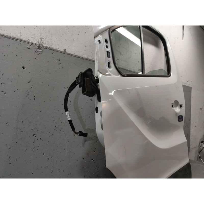 Recambio de puerta delantera izquierda para renault trafic iii furgoneta (fg_) 2.0 dci 120 (fgmn) referencia OEM IAM   
