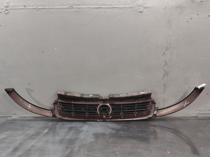 Recambio de rejilla delantera para opel vivaro a furgoneta (x83) 1.9 dti (f7) referencia OEM IAM   