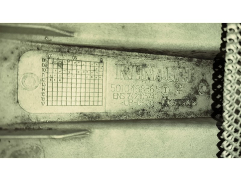 Recambio de rejilla delantera central para renault magnum ab diesel referencia OEM IAM 5010468565 7421105746 