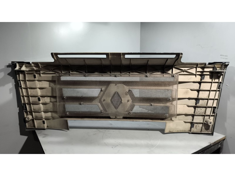 Recambio de rejilla delantera central para renault magnum ab diesel referencia OEM IAM 5010468565 7421105746 