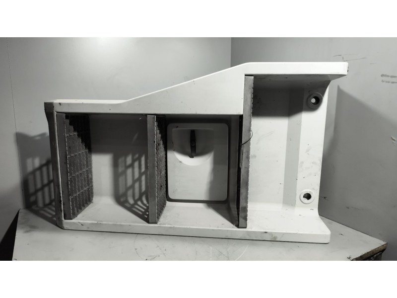 Recambio de peldaño izquierdo para renault magnum ab diesel referencia OEM IAM 5010574327  