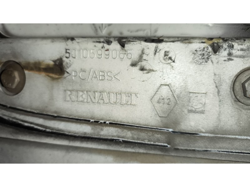 Recambio de peldaño izquierdo para renault magnum ab diesel referencia OEM IAM 5010574327  