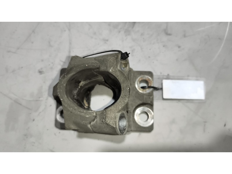 Recambio de soporte guardabarros trasero para renault magnum ab diesel referencia OEM IAM 21213203 21213202 