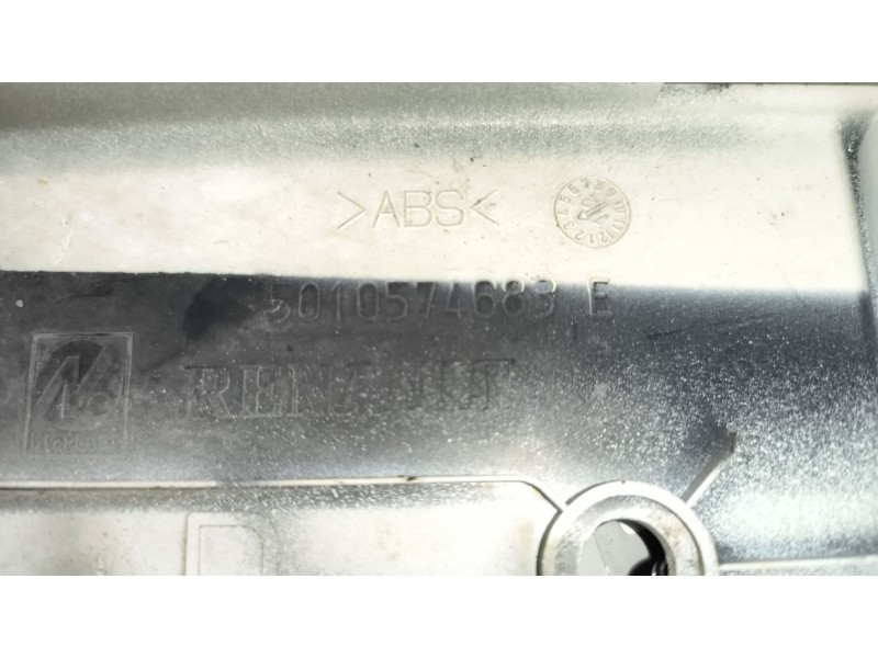 Recambio de moldura para renault magnum ab diesel referencia OEM IAM 5010574683 DERECHA 