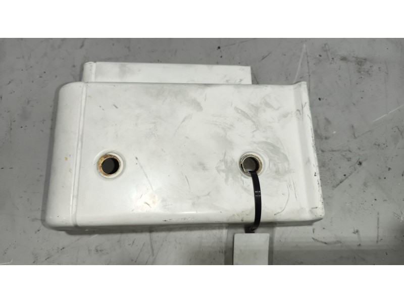 Recambio de moldura para renault magnum ab diesel referencia OEM IAM 5010574682  