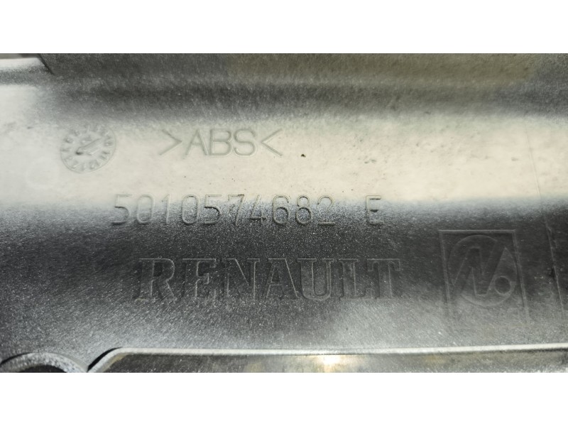 Recambio de moldura para renault magnum ab diesel referencia OEM IAM 5010574682  