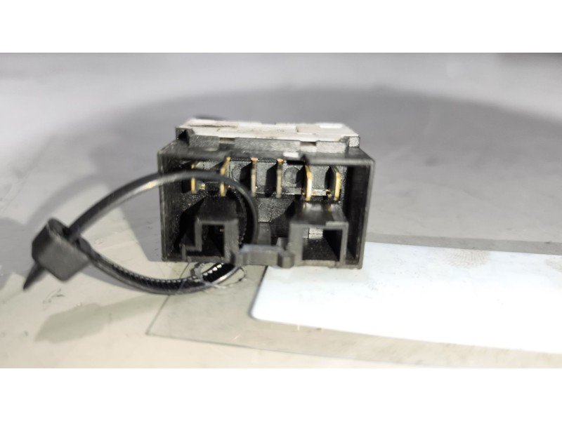 Recambio de mando elevalunas delantero izquierdo para iveco stralis (as) 12.9 diesel referencia OEM IAM   