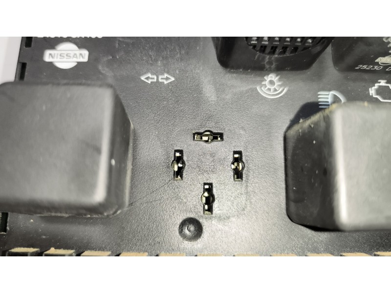 Recambio de caja reles / fusibles para nissan trucks atleon tk160.95 referencia OEM IAM 243109X406  
