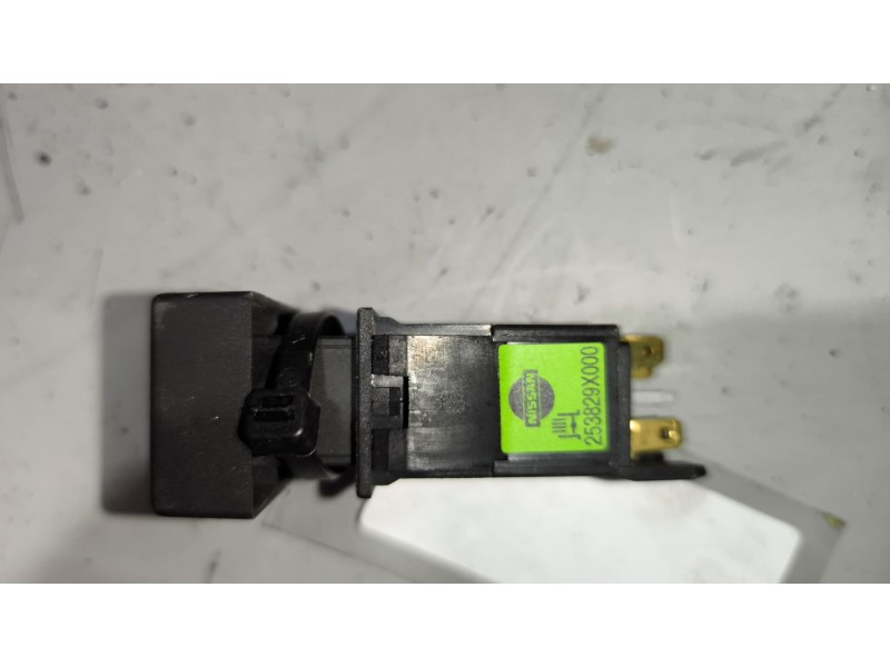 Recambio de interruptor para nissan trucks atleon tk160.95 referencia OEM IAM 253829X000  