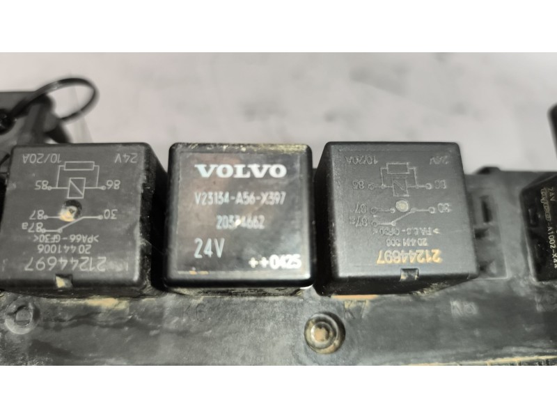 Recambio de caja reles / fusibles para volvo fh 12 2002  12.1 diesel (d12d460) referencia OEM IAM 20568055  