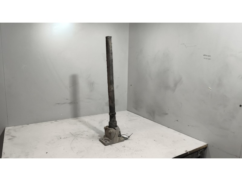 Recambio de soporte guardabarros trasero para renault magnum ab diesel referencia OEM IAM 21213203 21213202 