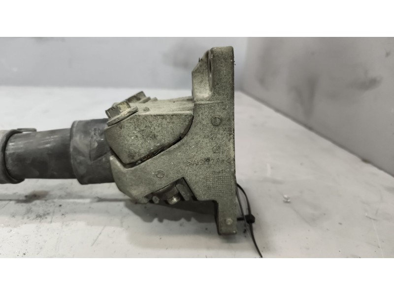 Recambio de soporte guardabarros trasero para renault magnum ab diesel referencia OEM IAM 21213203 21213202 