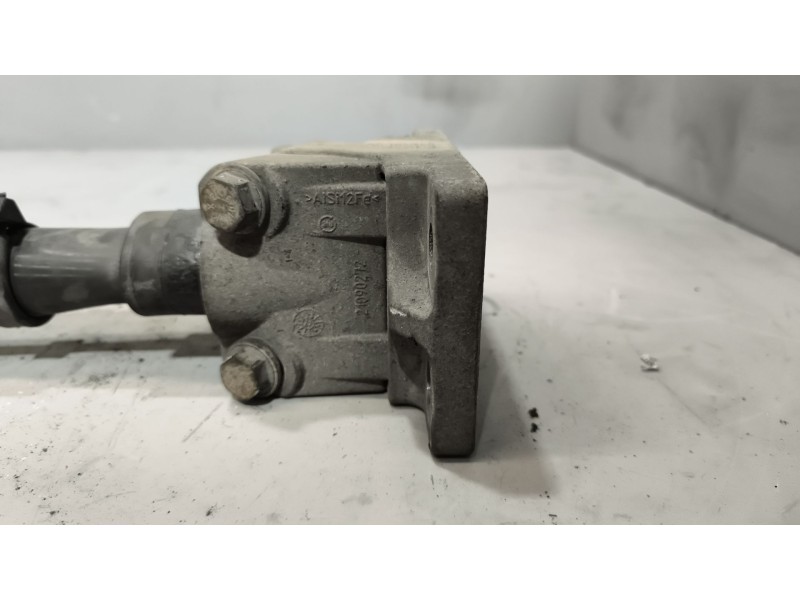 Recambio de soporte guardabarros trasero para renault magnum ab diesel referencia OEM IAM 21213203 21213202 