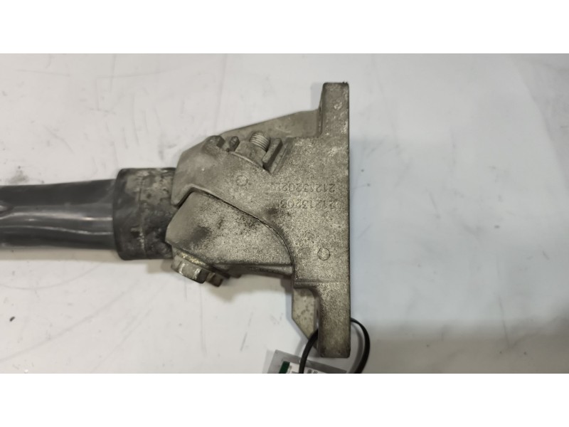 Recambio de soporte guardabarros trasero para renault magnum ab diesel referencia OEM IAM 21213203 21213202 