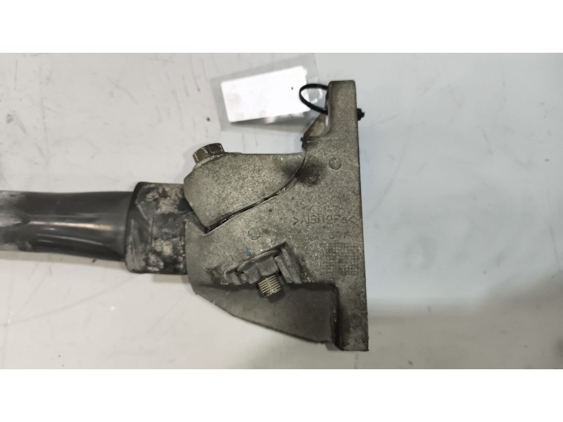 Recambio de soporte guardabarros trasero para renault magnum ab diesel referencia OEM IAM 21213203 21213202 