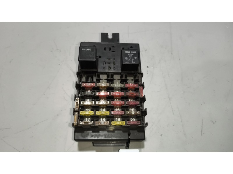 Recambio de caja reles / fusibles para iveco eurocargo 05.03  3.9 diesel referencia OEM IAM 504050822  