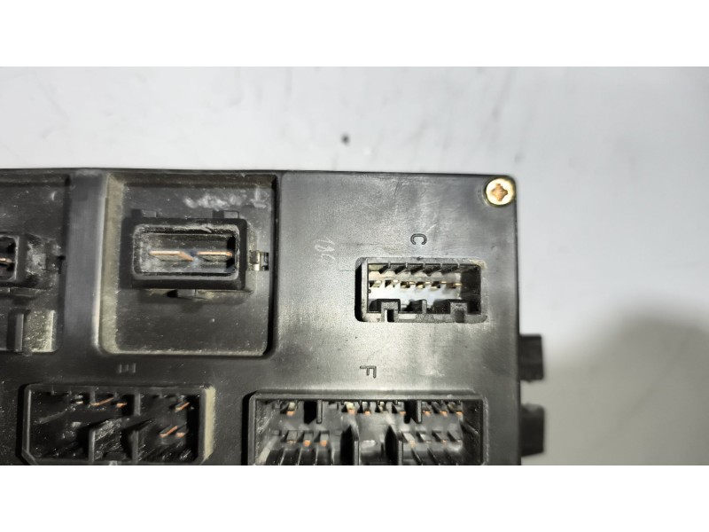 Recambio de caja reles / fusibles para iveco eurocargo 05.03  3.9 diesel referencia OEM IAM 504050822  