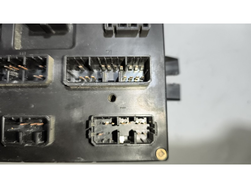 Recambio de caja reles / fusibles para iveco eurocargo 05.03  3.9 diesel referencia OEM IAM 504050822  