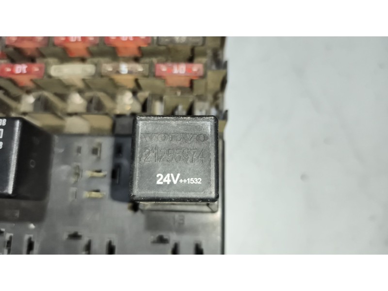 Recambio de caja reles / fusibles para iveco eurocargo 05.03  3.9 diesel referencia OEM IAM 504050822  