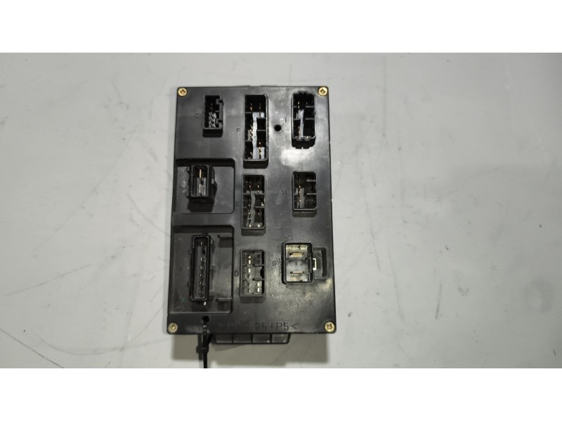 Recambio de caja reles / fusibles para iveco eurocargo 05.03  3.9 diesel referencia OEM IAM 504050822  