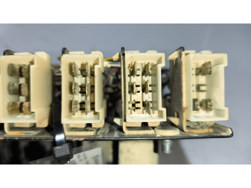 Recambio de caja reles / fusibles para ebro l-35s referencia OEM IAM   