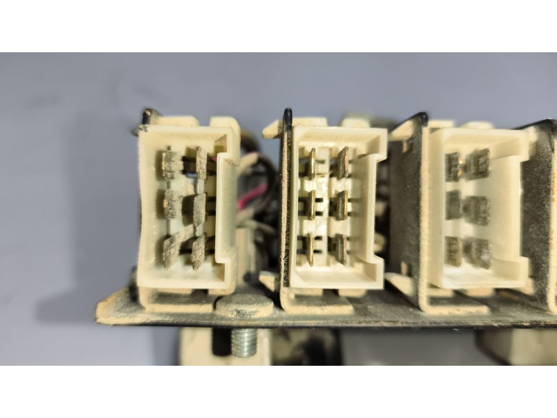 Recambio de caja reles / fusibles para ebro l-35s referencia OEM IAM   