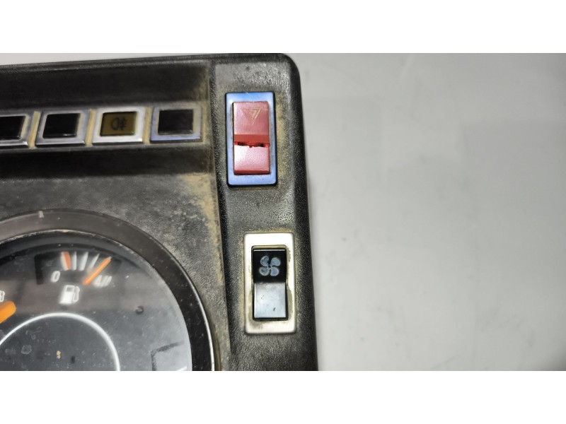 Recambio de cuadro instrumentos para ebro l-35s referencia OEM IAM 132002207  