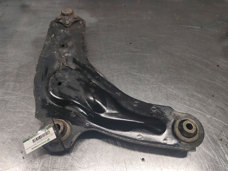 Recambio de soporte brazo suspension trasero izquierdo para renault trafic combi (ab 4.01) referencia OEM IAM   
