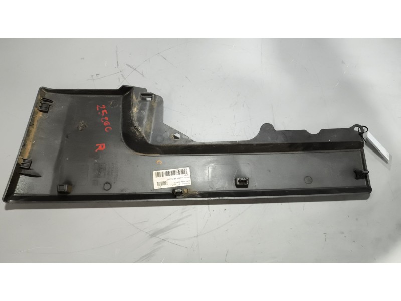 Recambio de moldura para renault serie t 12.8 diesel referencia OEM IAM 82275885  
