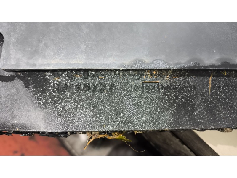 Recambio de guardabarros delantero derecho para volvo fh xxx referencia OEM IAM 82637711  