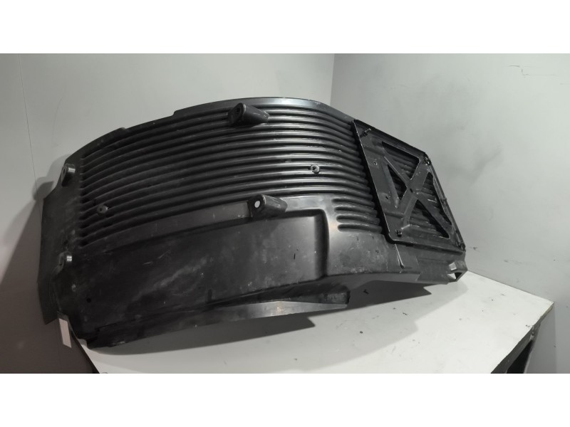 Recambio de guardabarros delantero izquierdo para volvo fh xxx referencia OEM IAM 82110404  