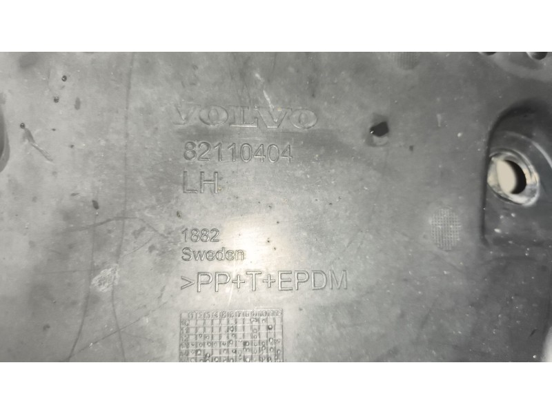 Recambio de guardabarros delantero izquierdo para volvo fh xxx referencia OEM IAM 82110404  