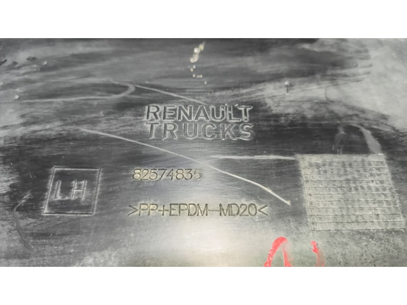 Recambio de peldaño izquierdo para renault serie t 12.8 diesel referencia OEM IAM 82574835  