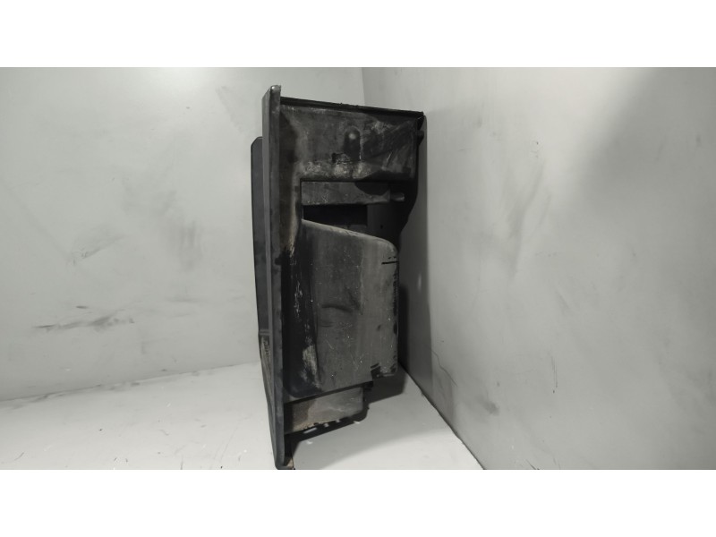 Recambio de peldaño izquierdo para renault serie t 12.8 diesel referencia OEM IAM 82574835  