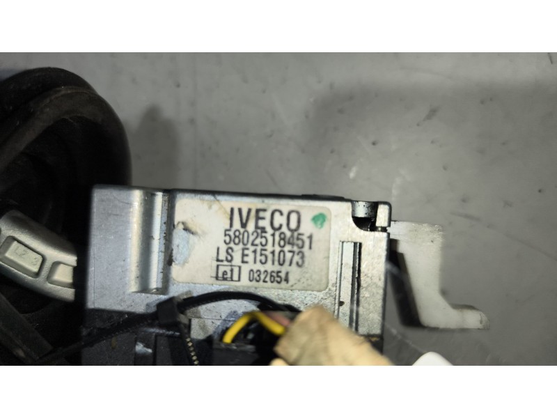 Recambio de mando intermitentes para iveco crossway referencia OEM IAM 5802518451  