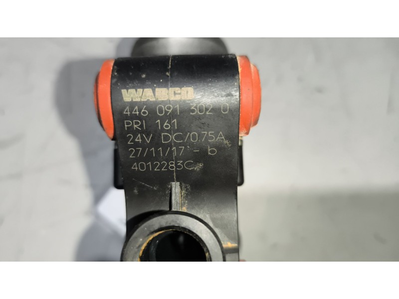 Recambio de valvula intercambio de calefaccion para iveco evadys h referencia OEM IAM 4460913020  