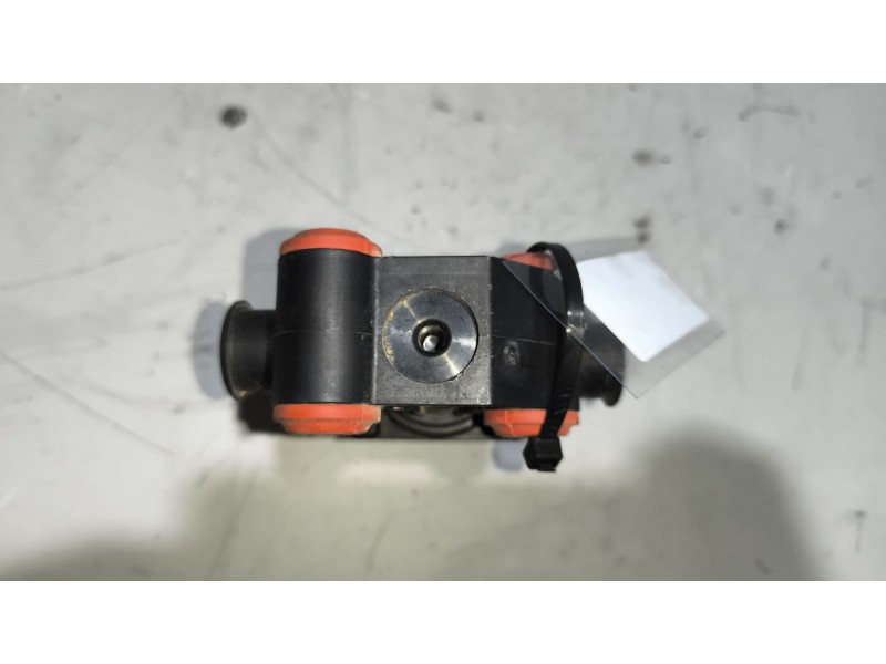 Recambio de valvula intercambio de calefaccion para iveco evadys h referencia OEM IAM 4460913020  