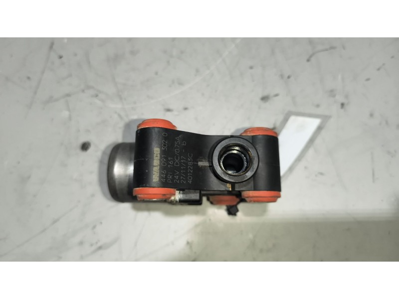 Recambio de valvula intercambio de calefaccion para iveco evadys h referencia OEM IAM 4460913020  