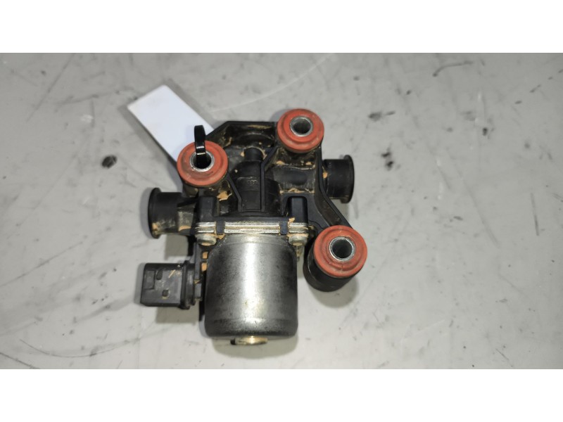 Recambio de valvula intercambio de calefaccion para iveco evadys h referencia OEM IAM 4460913020  