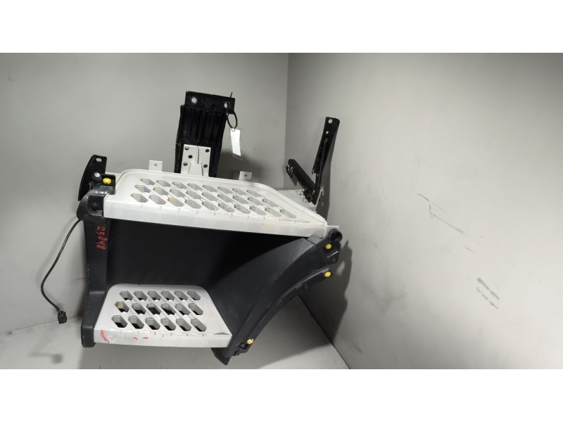 Recambio de peldaño izquierdo para volvo fh xxx referencia OEM IAM 82144986 82136982 