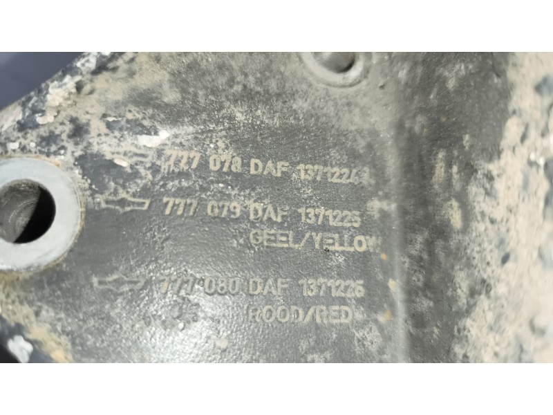 Recambio de soporte guardabarros trasero para daf xf 105 fa 105.460 (462cv) referencia OEM IAM   