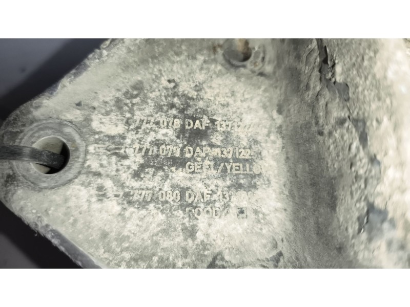 Recambio de soporte guardabarros trasero para daf xf 105 fa 105.460 (462cv) referencia OEM IAM   