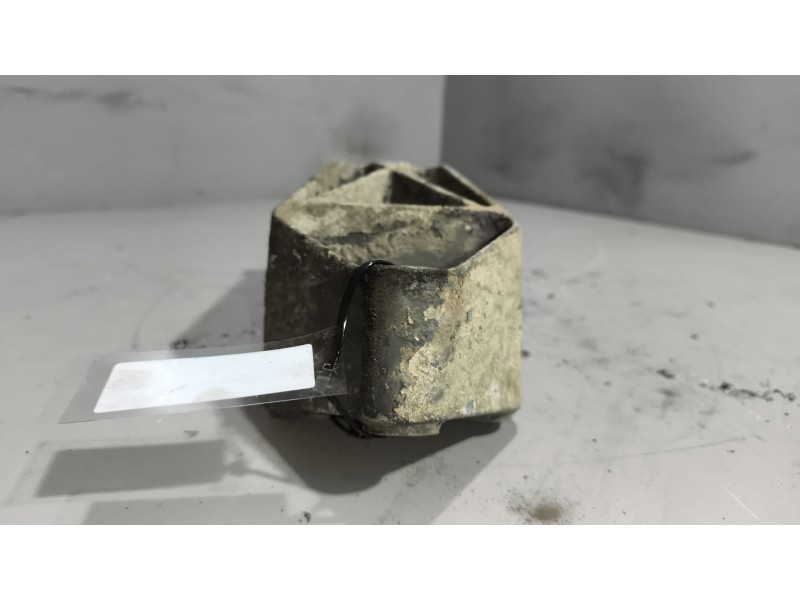 Recambio de soporte guardabarros trasero para daf xf 105 fa 105.460 (462cv) referencia OEM IAM   