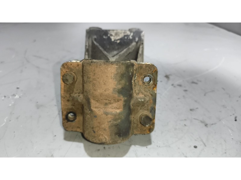 Recambio de soporte guardabarros trasero para daf xf 105 fa 105.460 (462cv) referencia OEM IAM   