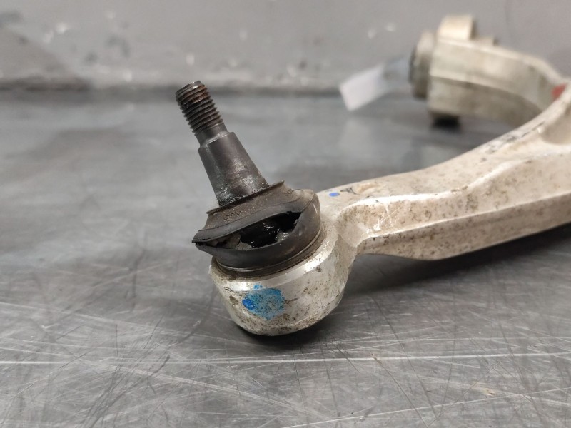 Recambio de brazo suspension inferior delantero izquierdo para audi a4 ber. (b8) básico referencia OEM IAM 8K0407693N  