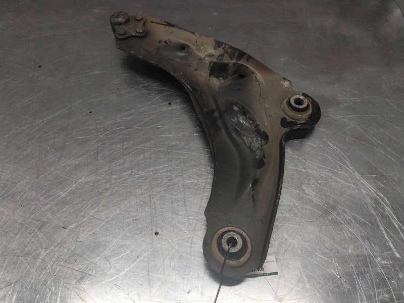 Recambio de soporte brazo suspension trasero derecho para renault trafic combi (ab 4.01) referencia OEM IAM   