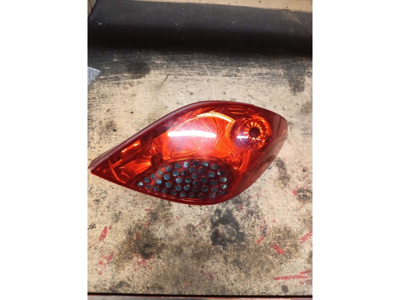 Recambio de piloto trasero derecho para peugeot 207 xs pack referencia OEM IAM   