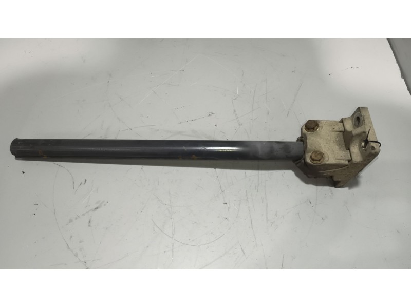 Recambio de soporte guardabarros trasero para renault magnum ab diesel referencia OEM IAM 21213203 21213202 